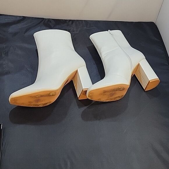 FASHION NOVA SIDE ZIP CHUNKY HEELED CLASSIC BOOTS - Picture 15 of 16